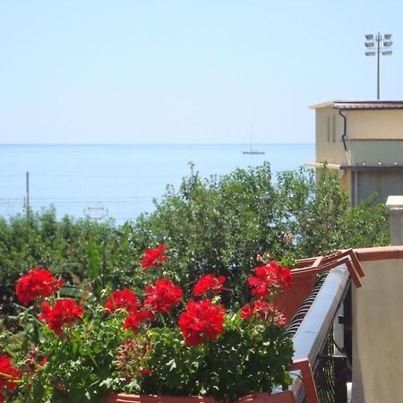B&B Nereidi Melito Di Porto Salvo Exterior photo